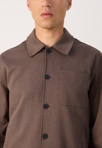 Lindbergh SUPERFLEX OVER - Casaco de verão - khaki