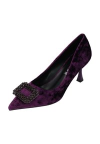 Chaussure à talon haut en velours violet avec un bout pointu et une boucle carrée en cristal décorative. Dispose d'un petit talon. 