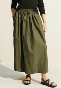 Next PARACHUTE   REGULAR FIT - Maksihame - khaki green