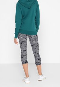 adidas Performance Jersey con capucha - dark green