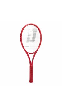 Racchetta da tennis rossa con un logo "P" nero su corde bianche e un manico con impugnatura testurizzata, isolata su sfondo bianco.