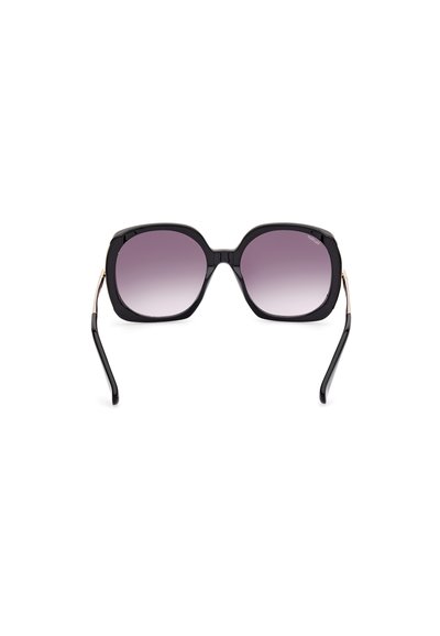 Occhiali da sole neri rettangolari con lenti gradienti viola. Presentano una montatura spessa e lucida e tempie nere sottili con un accento dorato vicino alla cerniera.