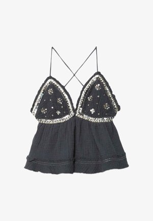 Schwarzes ärmelloses Croptop mit dünnen, gekreuzten Trägern, dreieckigen, mit silbernen Pailletten und floralen Perlenmustern verzierten Körbchen.