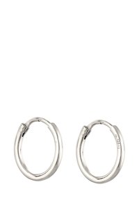 Boucles d'oreilles en argent avec une finition poli, présentant un design rond et sans couture et un fermoir sécurisé pour un port facile.