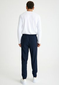 Just Like You HOUNDSTOOTH PATTERN REGULAR FIT JOGGER  WITH SIDE POCKET. - Broek - navy blue