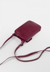 Aunts & Uncles TULIP - Handytasche - pomegranate