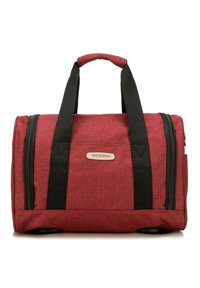 Borsone rosso in tessuto con manici neri, chiusura con zip e una placca logo in metallo. Presenta una forma rettangolare e un materiale testurizzato.