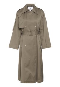 Trench coat verde oliva con vita con cintura, collo ampio e grandi tasche a patta. Realizzato in tessuto morbido con vestibilità rilassata e zip laterali.