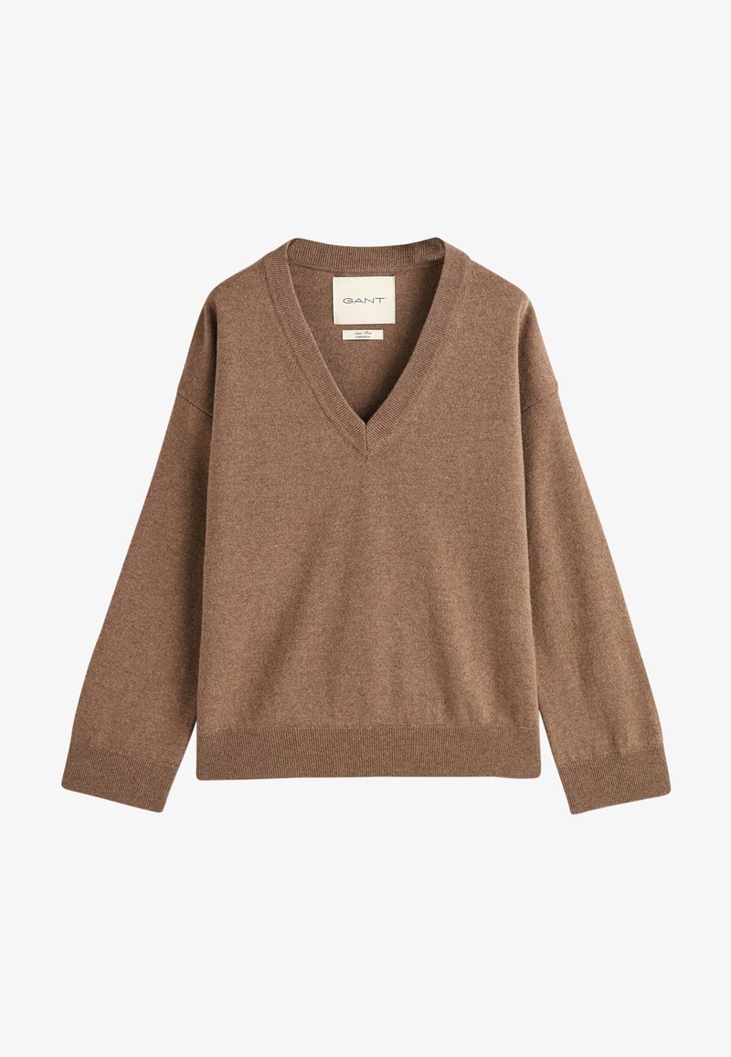 Pull marron à col en V à manches longues avec poignets et ourlet côtelés, en tissu doux, étiqueté "GANT" à l'intérieur du col.