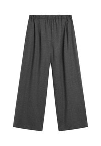 Weite Hosen aus dunkelgrauem Stoff mit einem elastischen Bund, die eine strukturierte Oberfläche haben und keine sichtbaren Muster oder Taschen aufweisen.