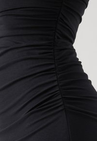 Abercrombie & Fitch STRAPLESS RUCHED MIDI - Obleka iz džersija - black beauty