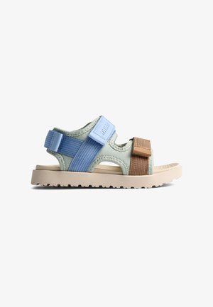 Sandalo aperto con cinturini regolabili di colore azzurro chiaro e beige, con suola beige testurizzata, progettato per un uso casual.