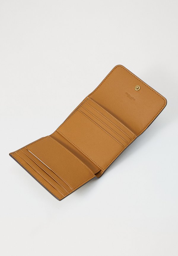 ESSENTIAL SMALL FLAP WALLET - Wallet3