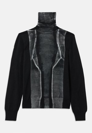 Pull à col roulé noir à manches longues avec un motif abstrait argent-gris brillant en vertical sur le devant et des bords côtelés aux poignets et à l'ourlet.