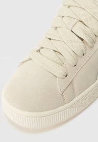 Thumbnail Image 6