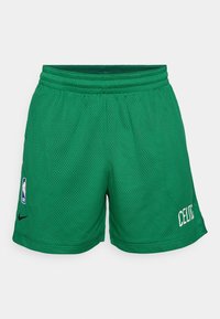 Gröna nätbasketshorts med elastisk midja, med NBA-logotyp och "CELTICS"-text i vitt på höger ben.