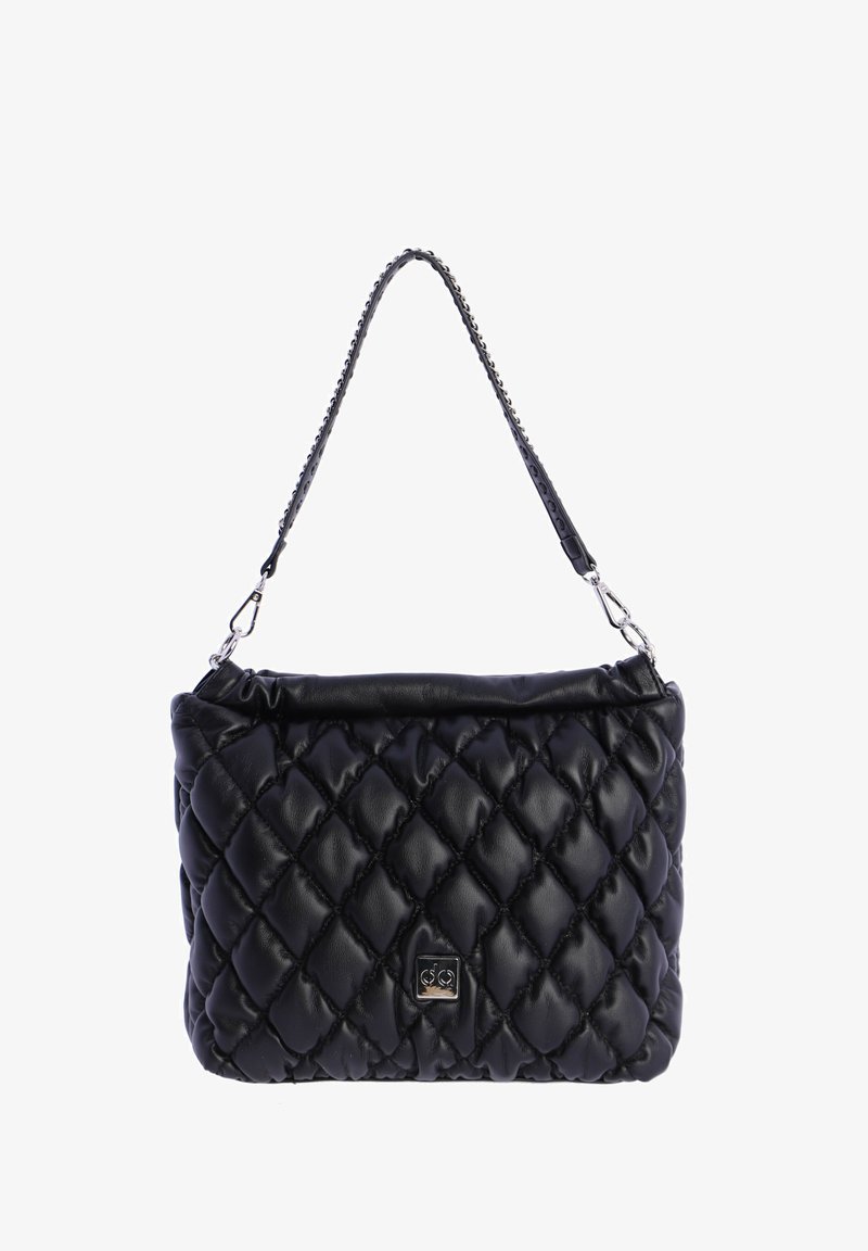 Bolso de mano de cuero acolchado negro con un asa superior, que cuenta con un detalle de hardware en tono plateado y un patrón de diamante texturizado.