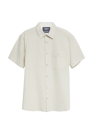 Beżowa koszula na krótki rękaw z guzikami, kołnierzykiem i kieszenią na piersi, delikatne pionowe paski i widoczna metka marki wewnątrz kołnierza.