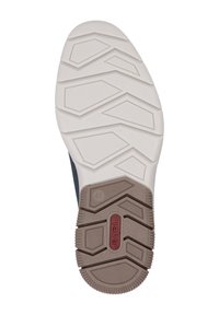 Semelle d'une chaussure avec un design antidérapant présentant un motif texturé bicolore ; caoutchouc gris clair avec des accents marron et un logo rouge.