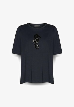 Schwarzes T-Shirt mit kurzen Ärmeln und rundem Halsausschnitt mit schwarzem Pailletten-Seepferdchen-Motiv in der Mitte der Brust.