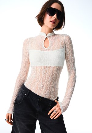 Bershka LONG SLEEVE WITH SPLIT NECKLINE AND LACE - BODYSUIT - Body - white