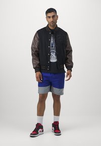 New Era MLB NEW YORK YANKEES SHORT SLEEVE - Klubu apģērbs - blue