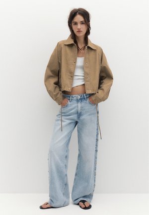 PULL&BEAR SHORT JACKET WITH DRAWSTRING HEM - Jeansjacke - brown