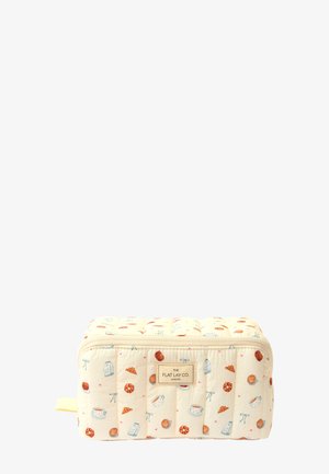 Poszewka z tkaniny pikowanej w jasnym żółtym kolorze, z motywami kulinarnymi i zamknięciem na zamek błyskawiczny. Posiada markową metkę z przodu.