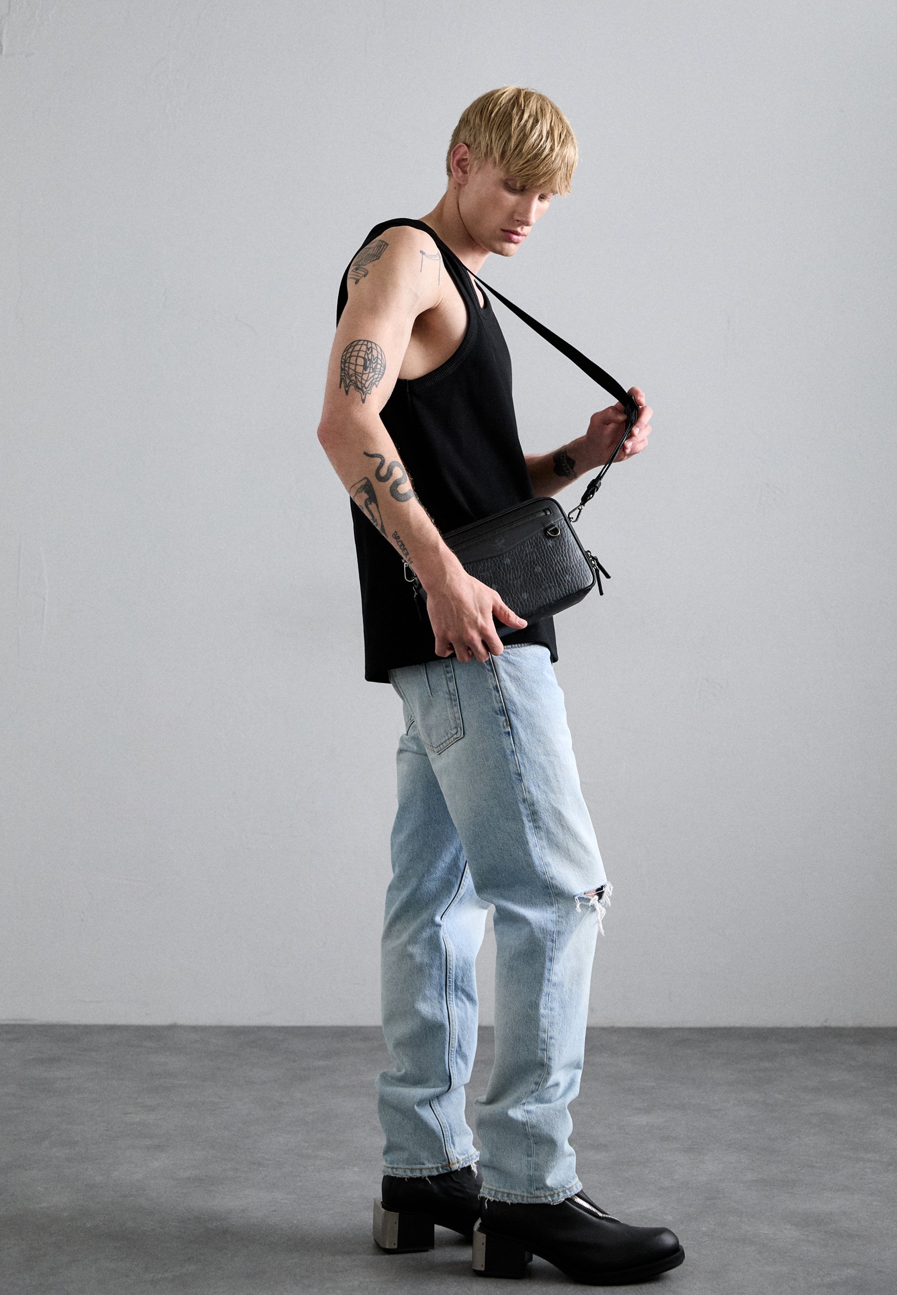MCM CROSSBODY UNISEX - Cross body bag - black - Zalando.co.uk
