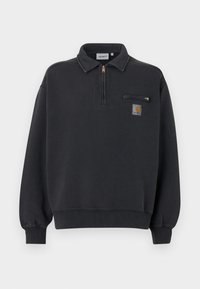 Sort kvart-lynlåstrøje med krave, ribstrikkede ærmespidser og kant, brystlomme med lynlås og Carhartt-logo på forsiden.