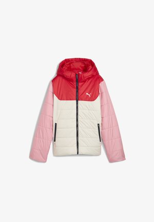 Μπουφάν με επένδυση, κόκκινη κουκούλα και πάνω μέρος, ροζ μανίκια και κρεμ κάτω τμήματα. Διαθέτει πλήρη φερμουάρ μπροστά και δύο πλευρικές τσέπες.