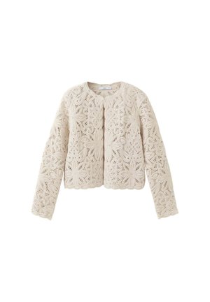 Kremowy, długi sweter na szydełku z wzorem kwiatowej koronki i falistymi brzegami, otwarty z przodu z okrągłym dekoltem.