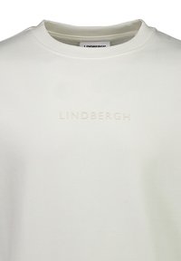 Vit sweatshirt i mjuk tyg, med rundad halsringning, präglad "LINDBERGH"-logga på bröstet och slät yta.
