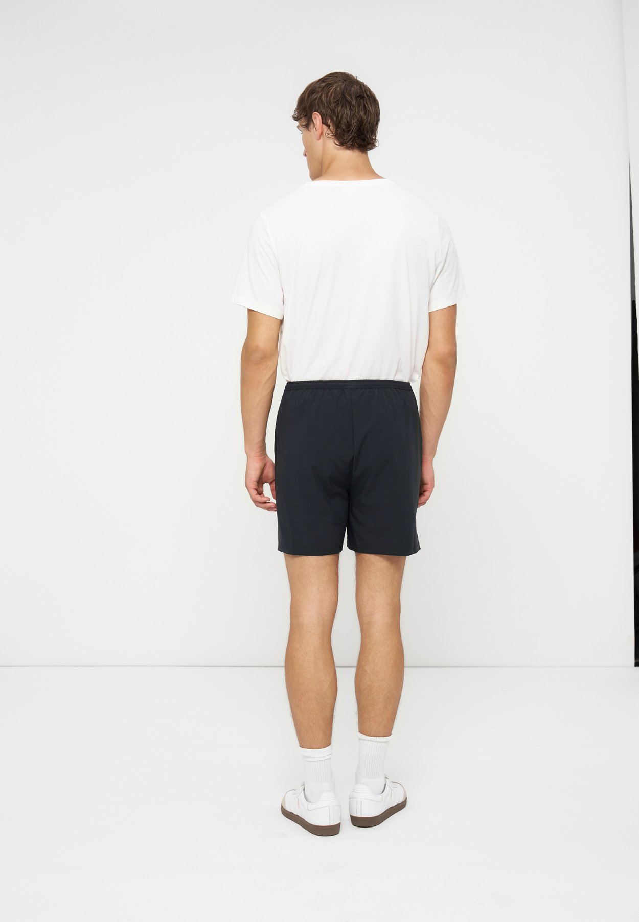 REGULAR FIT