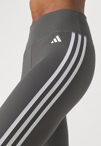 adidas Performance ESSENTIALS 3-STRIPES HIGH-WAISTED 7/8 - Tights - grey six