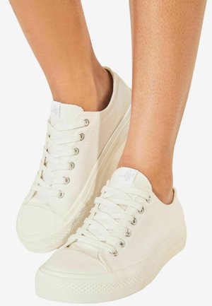 Lipsy LOW - Tossud - white