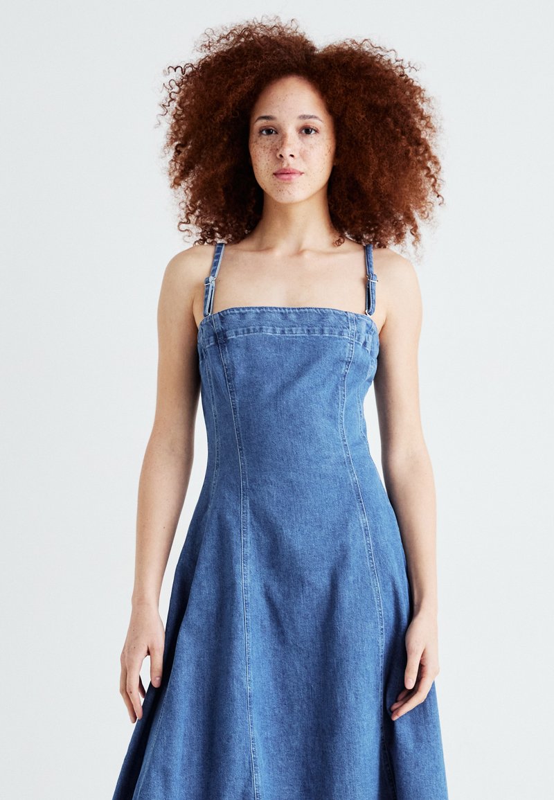 GAP Denim dress - light wash/beige - Zalando.co.uk
