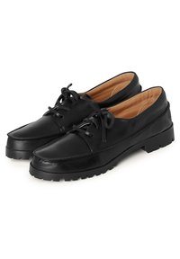 Scarpe in pelle nera con punta arrotondata, design a lacci e suola in gomma texturizzata. Interno foderato in materiale beige, che offre un dettaglio a contrasto.