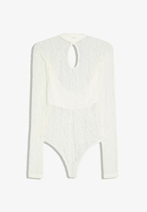 Body en dentelle blanche à manches longues, encolure goutte d'eau et col montant factice, avec un motif floral et une silhouette ajustée.