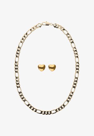 Collana tono oro con anelli grandi e chiusura a moschettone, abbinata a orecchini a perno tono oro a forma di cuore.