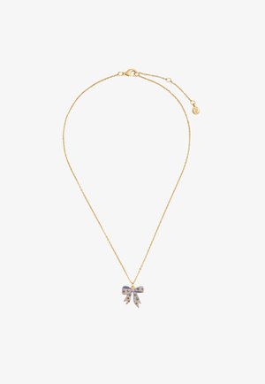 Ogrlica z zlatim verižico in obeskom v obliki pentlje z levandino glazuro ter okrašena z majhnimi modrimi in belimi cvetličnimi vzorci.