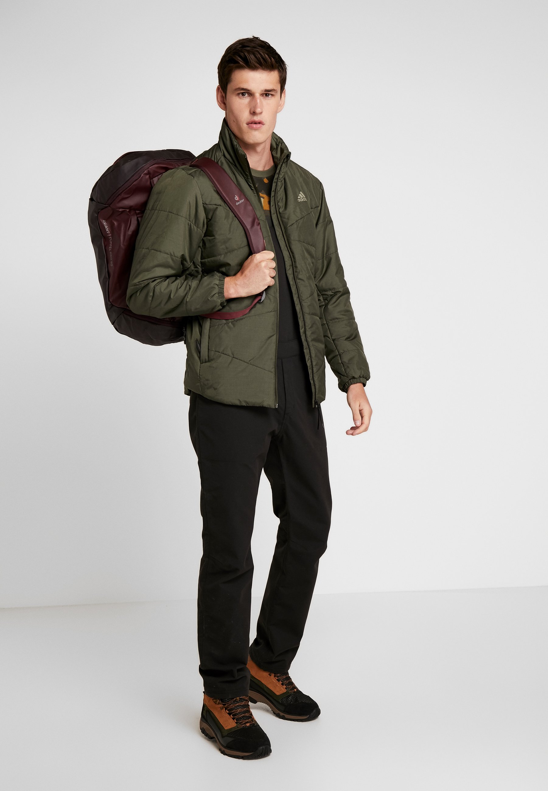 Deuter Reiseveske maronaubergine Zalando.no Merrell CATALYST Fjellsko sailor Zalando.no