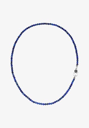 Runde blaue Perlenkette mit silbernem Verschluss auf weißem Hintergrund.