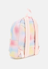 Guess ALLOVER-PRINT - Hátizsák - rosa multi