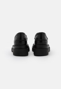 Pavement Scarpe senza lacci - black
