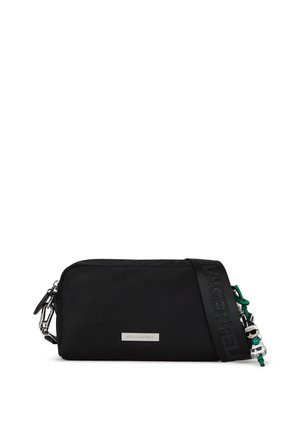 Borsa a tracolla nera in nylon con chiusura a zip, placca logo argentata e tracolla removibile con accenti a motivo e un ciondolo verde.