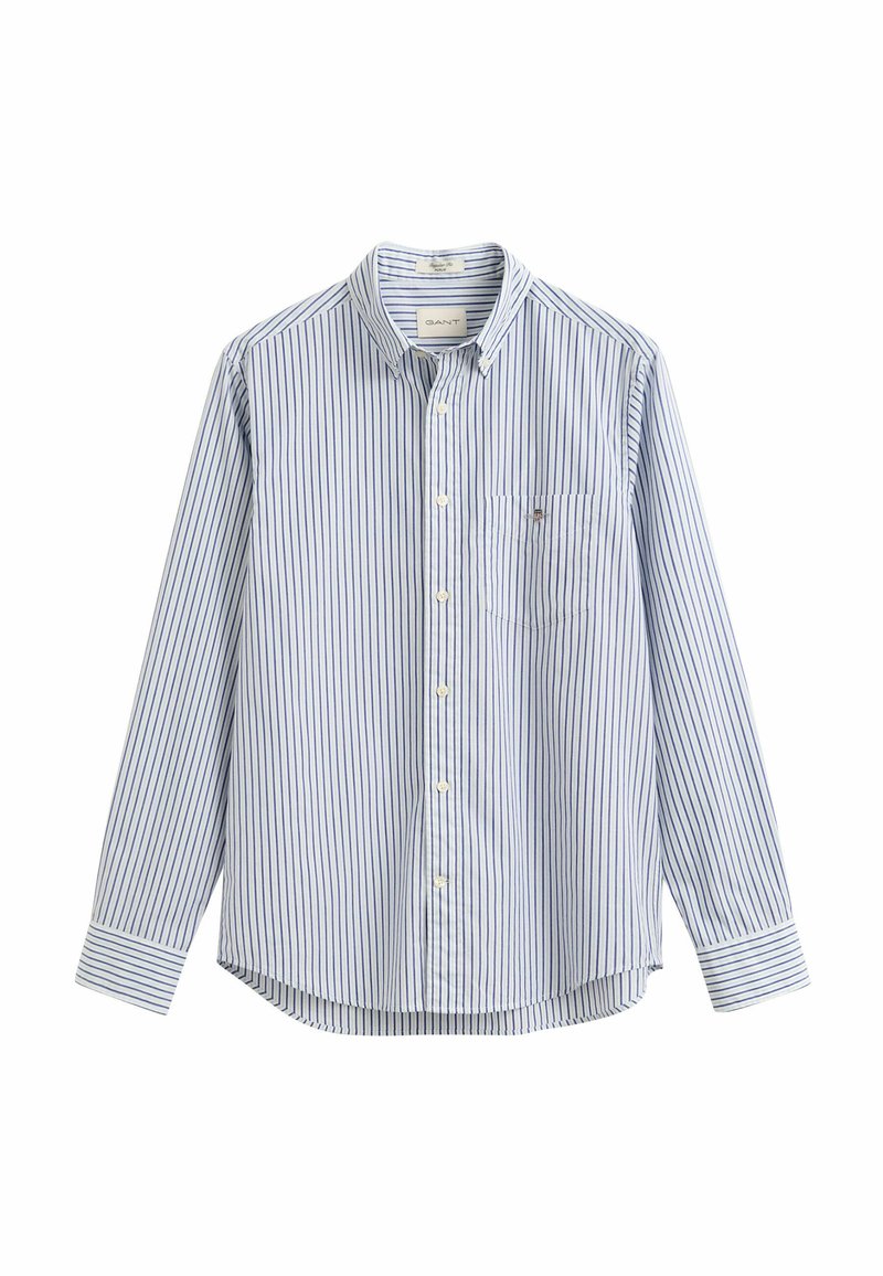 Weißes Hemd mit langen Ärmeln, dünnen vertikalen blauen Streifen, einer Brusttasche und einem Button-Down-Kragen.