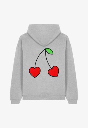 Felpa grigia con un grande grafico a contorno nero di due cuori rosse con una foglia verde sul retro. Il materiale sembra morbido e testurizzato.