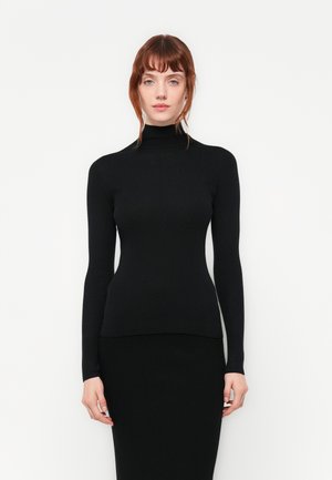 Schwarzer gerippter Rollkragenpullover mit langen Ärmeln, figurbetontem Schnitt und weicher Textur, kombiniert mit einem passenden schwarzen engen Rock.