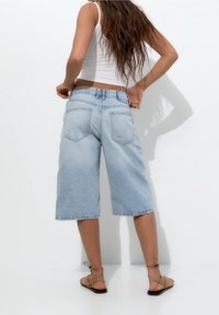 PULL&BEAR Shorts vaqueros - light-blue denim